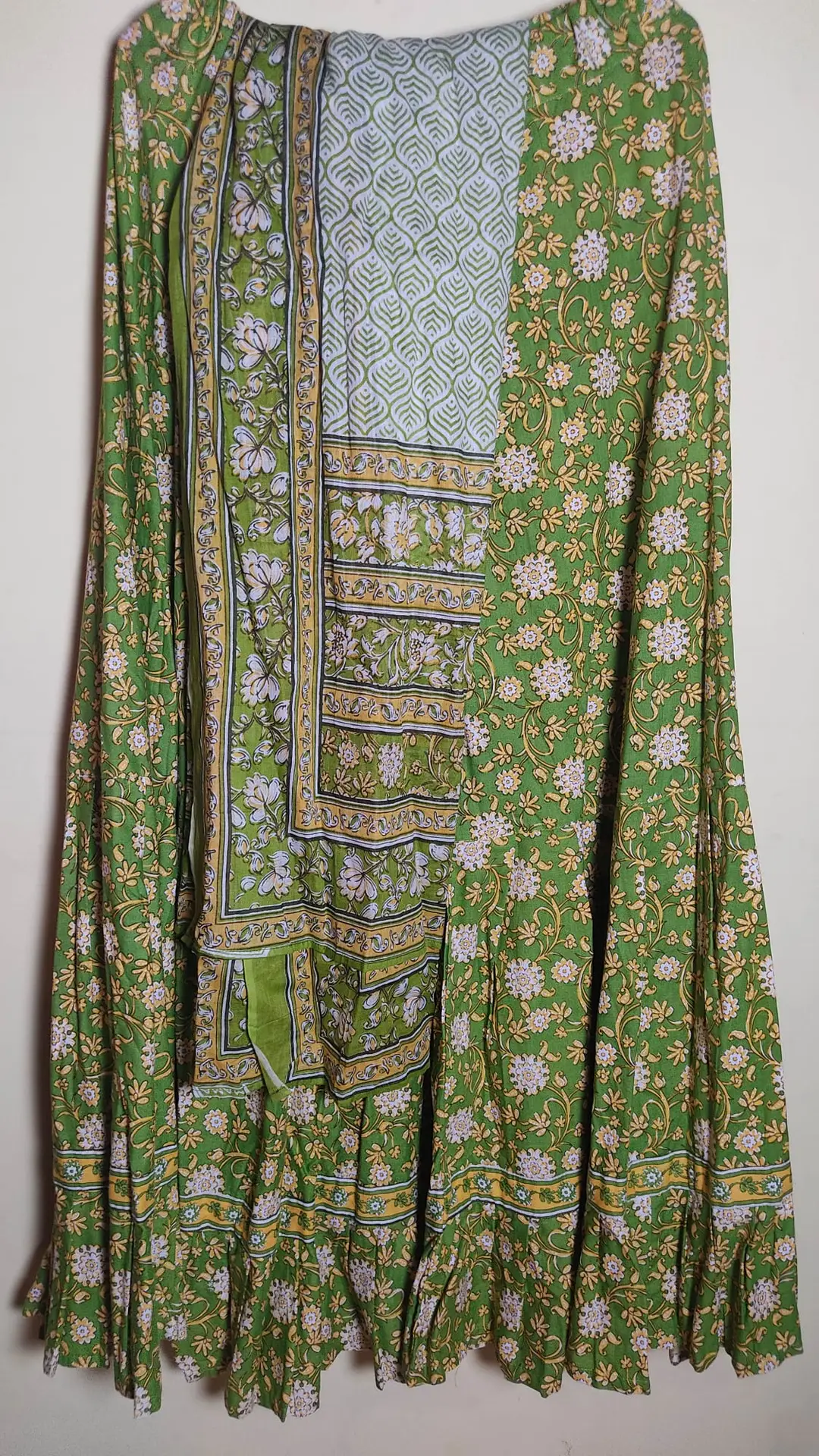 Gopi Skirt Dupatta set, L= 104 cm