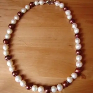 Natural freshwater pearl necklace (9-10 mm)