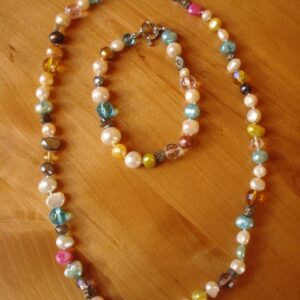 Jewelry set with different pearls