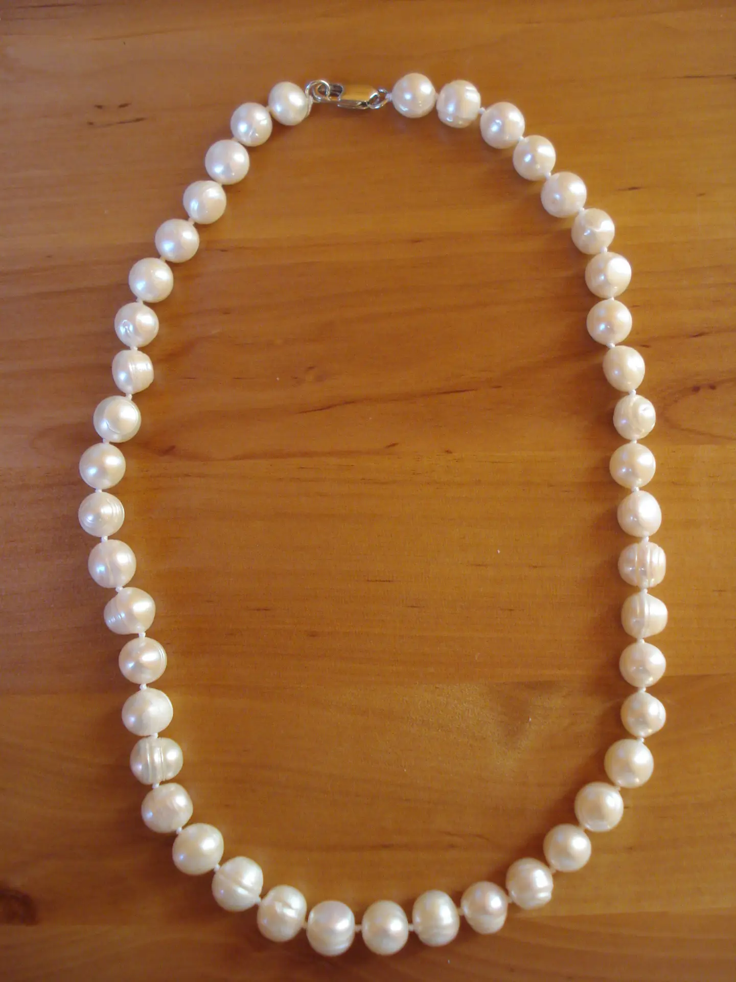 Natural freshwater pearl necklace (8-9 mm)