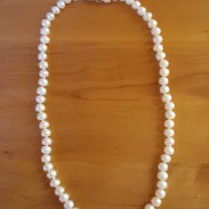 Natural freshwater pearl necklace (6-7 mm)